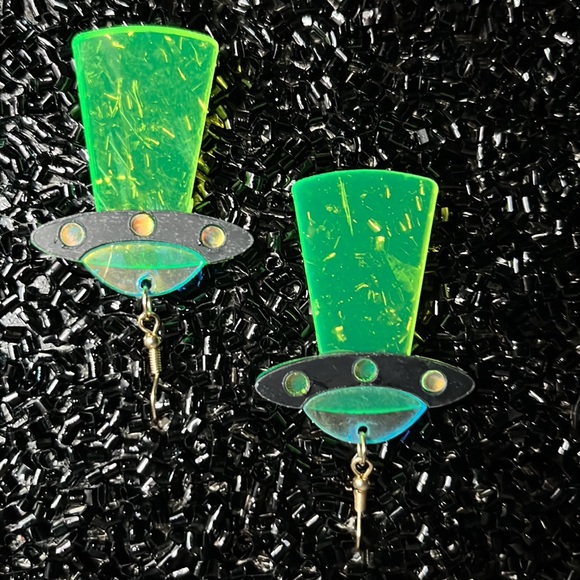 Lime Green & Black UFO floating Flying Saucer - Picture 7 of 10